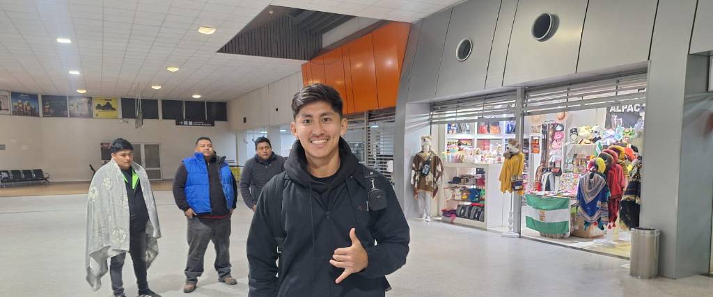 Miguelito viajó desde la terminal aérea cruceña rumbo a La Paz Miguelito viajó desde la terminal aérea cruceña rumbo a La Paz