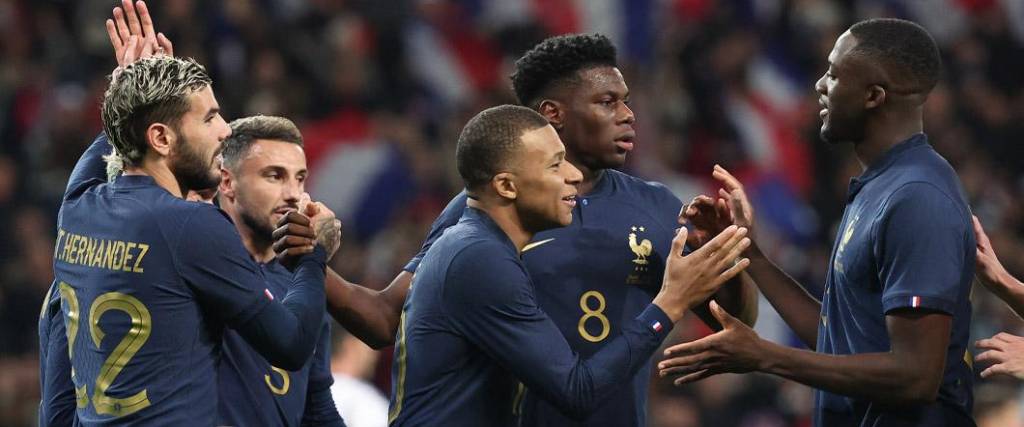 Los jugadores franceses celebran el tanto conseguido por el capitán Kylian Mbappé. Los jugadores franceses celebran el tanto conseguido por el capitán Kylian Mbappé.