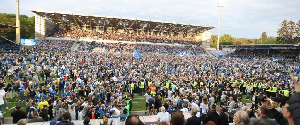 El equipo blanquiazul logró ascender a la Bundesliga después de seis años. Disputará su quinta temporada en la máxima categoría alemana en su historia. El equipo blanquiazul logró ascender a la Bundesliga después de seis años. Disputará su quinta temporada en la máxima categoría alemana en su historia.