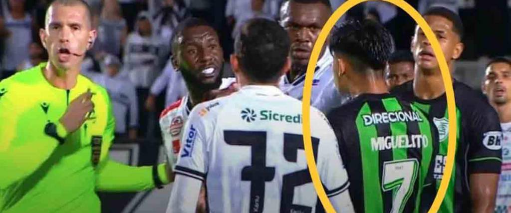 Momento en el que se detiene el partido tras activarse el protocolo antiracista Momento en el que se detiene el partido tras activarse el protocolo antiracista