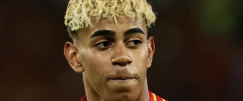 El delantero del FC Barcelona es uno de los favoritos para ganar el Balón de Oro con solo 17 años. El delantero del FC Barcelona es uno de los favoritos para ganar el Balón de Oro con solo 17 años.