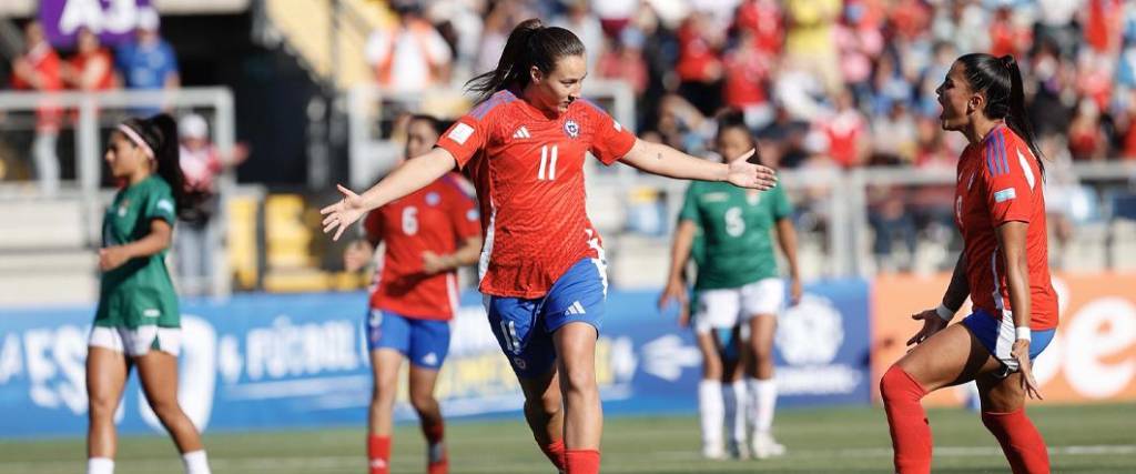 A la Roja le bastó un tiempo para quedarse con la victoria ante la selección boliviana en Rancagua. A la Roja le bastó un tiempo para quedarse con la victoria ante la selección boliviana en Rancagua.