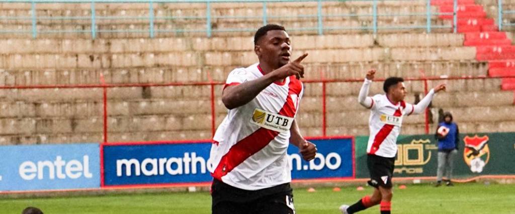 El delantero colombiano ‘Almanaque’ González anotó dos de los cinco goles de su equipo en El Alto. El delantero colombiano ‘Almanaque’ González anotó dos de los cinco goles de su equipo en El Alto.