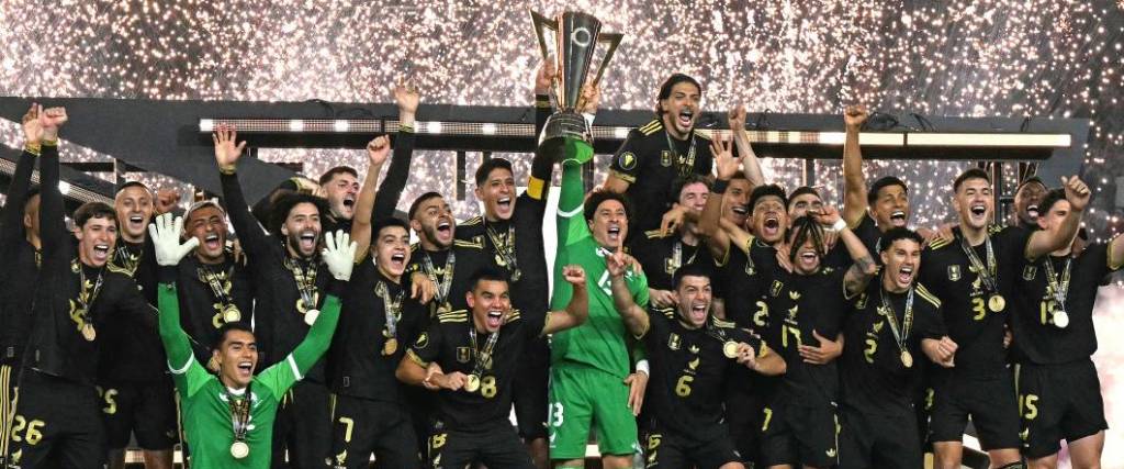 El equipo mexicano logró su décimo trofeo de la Copa de Oro, siendo el equipo más ganador del torneo. El equipo mexicano logró su décimo trofeo de la Copa de Oro, siendo el equipo más ganador del torneo.