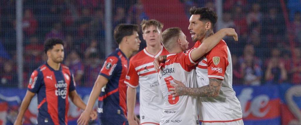 El equipo argentino se impuso en Asunción gracias a un tanto convertido por Santiago Ascacibar, de penal. El equipo argentino se impuso en Asunción gracias a un tanto convertido por Santiago Ascacibar, de penal.