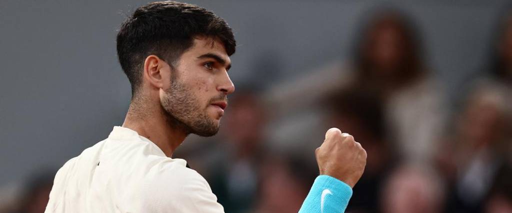 El español Carlos Alcaraz defenderá su título de Roland Garros tras vencer en semifinales al italiano Musetti. El español Carlos Alcaraz defenderá su título de Roland Garros tras vencer en semifinales al italiano Musetti.