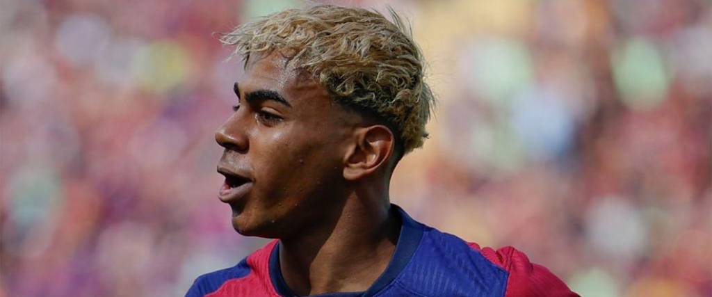 El joven atacante firmó su nuevo contrato con el Barcelona por seis temporadas más. El joven atacante firmó su nuevo contrato con el Barcelona por seis temporadas más.