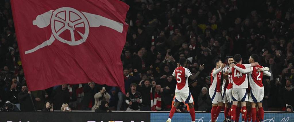 Arsenal se pone en carrera por la lucha del título en la Premier League Arsenal se pone en carrera por la lucha del título en la Premier League