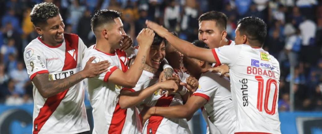 El equipo alteño se llevó los tres puntos en su visita a Blooming con goles de Collazo y Triverio. El equipo alteño se llevó los tres puntos en su visita a Blooming con goles de Collazo y Triverio.