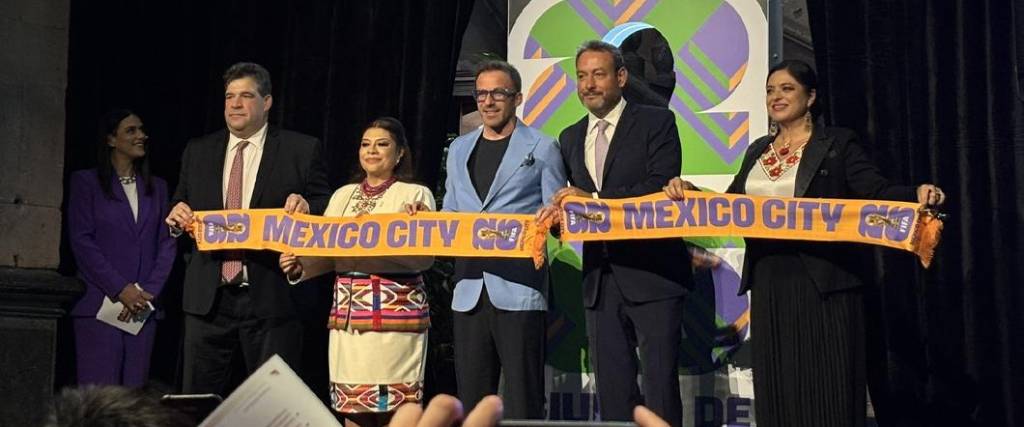Autoridades mexicanas, junto con Alessandro Del Piero, inauguraron el reloj para la cuenta regresiva del Mundial. Autoridades mexicanas, junto con Alessandro Del Piero, inauguraron el reloj para la cuenta regresiva del Mundial.