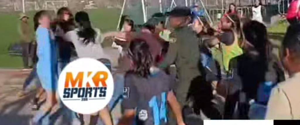Los jugadoras de Bolívar e Inter Stars Rush terminaron a los golpes tras el duelo en el CAR de Ananta. Los jugadoras de Bolívar e Inter Stars Rush terminaron a los golpes tras el duelo en el CAR de Ananta.