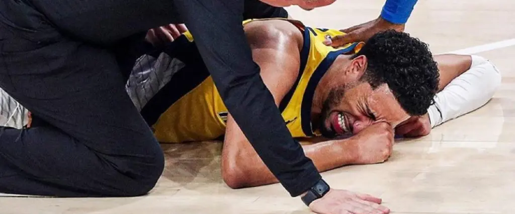 La estrella de los Indiana Pacers sufrió una grave lesión y su equipo terminó perdiendo la final de la NBA. La estrella de los Indiana Pacers sufrió una grave lesión y su equipo terminó perdiendo la final de la NBA.