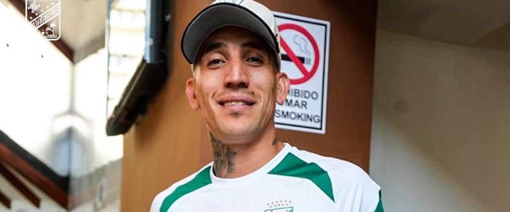 El delantero argentino no está contento con las últimas decisiones en Oriente, por lo que medita dejar el club. El delantero argentino no está contento con las últimas decisiones en Oriente, por lo que medita dejar el club.