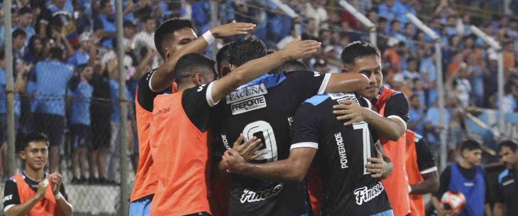 El equipo celeste será local en el clásico ante Oriente. Los jugadores cobraron un mes de salario. El equipo celeste será local en el clásico ante Oriente. Los jugadores cobraron un mes de salario.