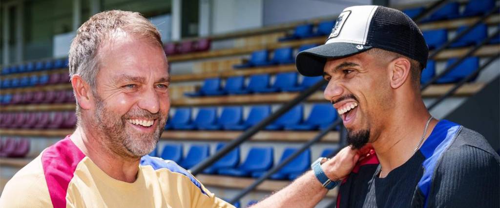 El técnico alemán brindó su apoyo al defensor uruguayo por las criticas que este recibió por sus errores. El técnico alemán brindó su apoyo al defensor uruguayo por las criticas que este recibió por sus errores.