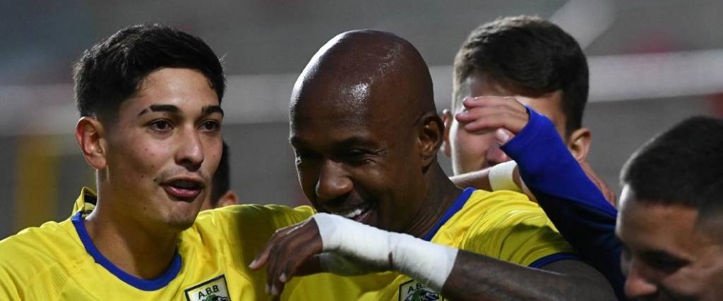 El brasileño Santos anotó el primer tanto del conjunto alteño, de penal. El brasileño Santos anotó el primer tanto del conjunto alteño, de penal.