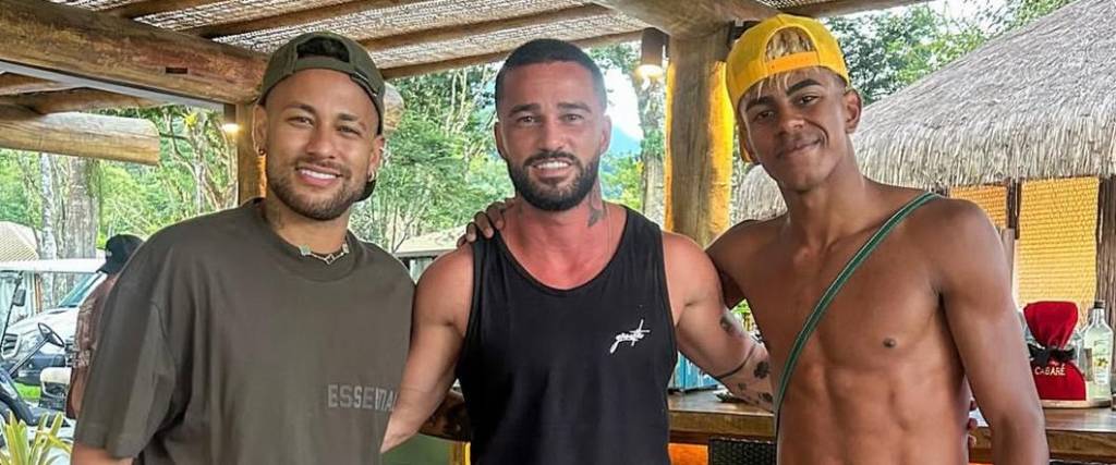 El astro brasileño Neymar compartió junto con la joven estrella del Barcelona, el español Lamine Yamal. El astro brasileño Neymar compartió junto con la joven estrella del Barcelona, el español Lamine Yamal.