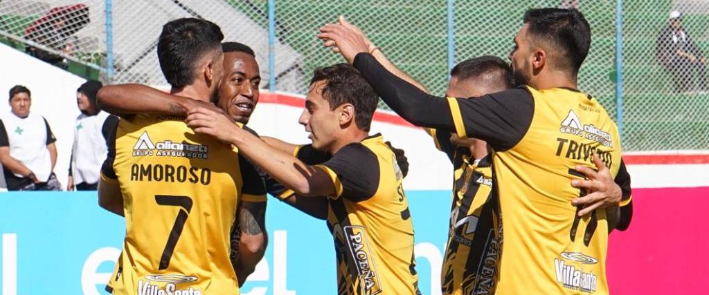 Jaime Arrascaita fue el autor del primer gol para el equipo aurinegro en el estadio Jesús Bermúdez. Jaime Arrascaita fue el autor del primer gol para el equipo aurinegro en el estadio Jesús Bermúdez.