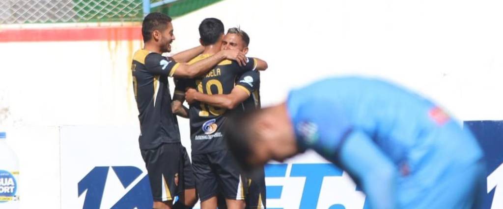 El conjunto orureño logró una victoria por 3-0 en condición de local ante FC Universitario. El conjunto orureño logró una victoria por 3-0 en condición de local ante FC Universitario.