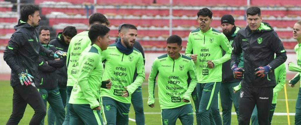 La selección nacional trabajó este domingo por la tarde en el estadio Municipal de Villa Ingenio, en El Alto. La selección nacional trabajó este domingo por la tarde en el estadio Municipal de Villa Ingenio, en El Alto.