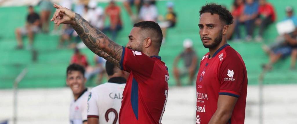El brasileño Rafinha Mollercke abrió el marcador para el equipo azucarero, de penal. El brasileño Rafinha Mollercke abrió el marcador para el equipo azucarero, de penal.
