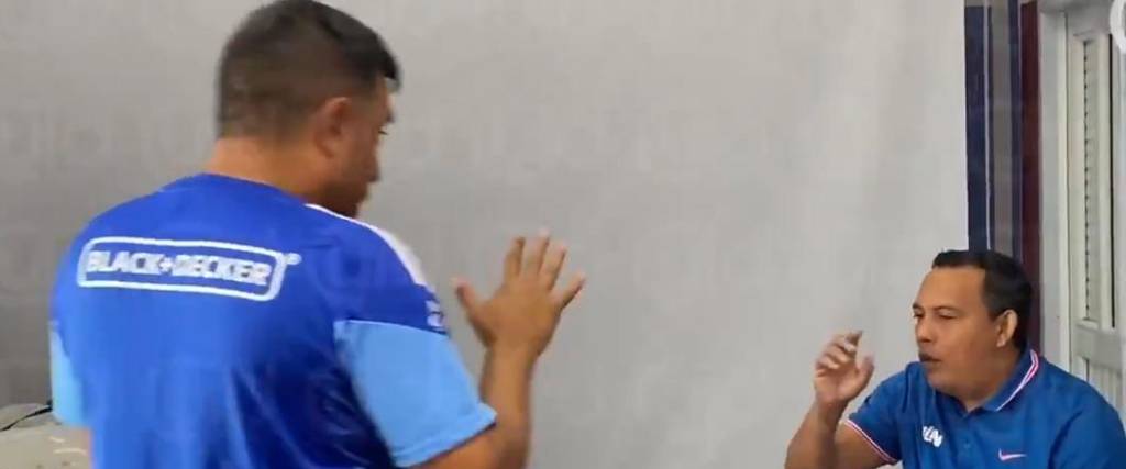 El técnico de Junior de Barranquilla protagonizó una acalorada discusión con un periodista colombiano. El técnico de Junior de Barranquilla protagonizó una acalorada discusión con un periodista colombiano.
