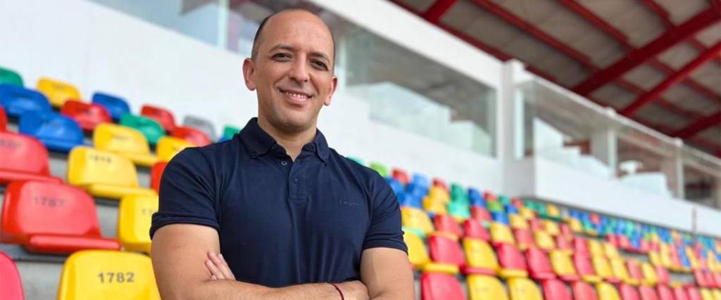 Después de dirigir a Águilas Doradas de Colombia, Depablos tendrá la chance de dirigir en el fútbol boliviano. Después de dirigir a Águilas Doradas de Colombia, Depablos tendrá la chance de dirigir en el fútbol boliviano.