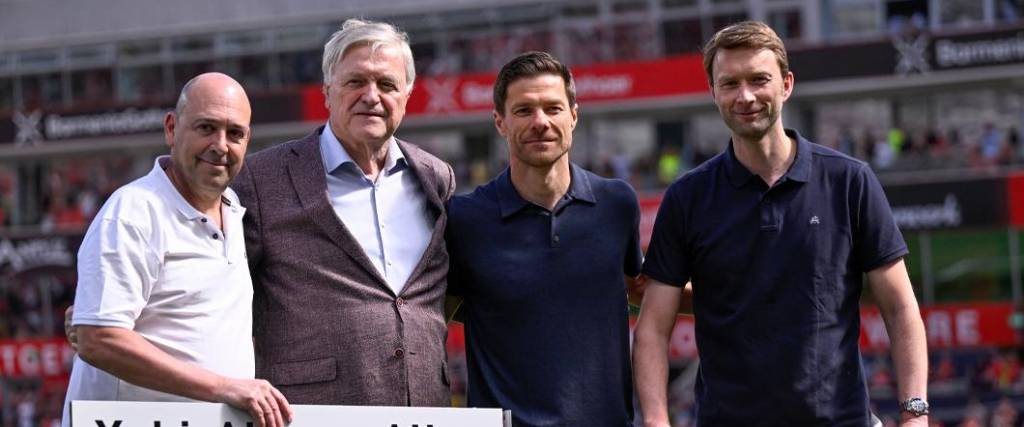 El técnico español se despidió de la hinchad del Leverkusen tras dos temporadas en el conjunto alemán. El técnico español se despidió de la hinchad del Leverkusen tras dos temporadas en el conjunto alemán.