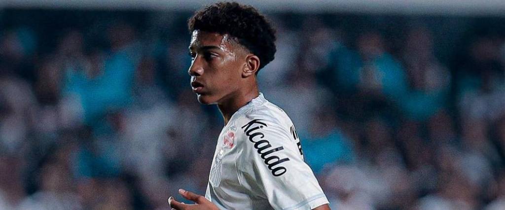El hijo de Robinho hizo su debut como jugador profesional con 17 años en el Santos de Brasil. El hijo de Robinho hizo su debut como jugador profesional con 17 años en el Santos de Brasil.