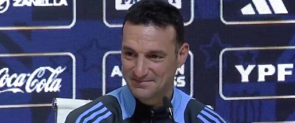 El DT de la selección Argentina no ocultó su emoción por ver a un periodista llorando en plena conferencia. El DT de la selección Argentina no ocultó su emoción por ver a un periodista llorando en plena conferencia.