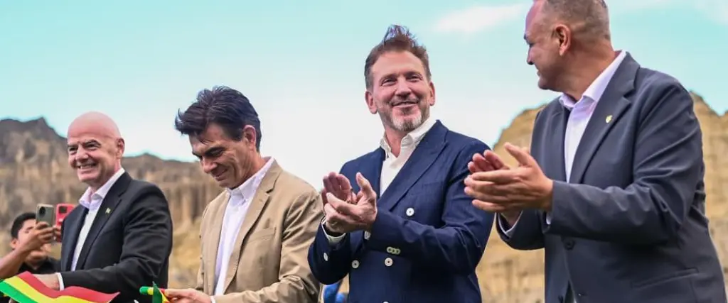 Alejandro Domínguez se comprometió a que la final de la Copa Sudamericana 2027 se disputará en Bolivia. Alejandro Domínguez se comprometió a que la final de la Copa Sudamericana 2027 se disputará en Bolivia.