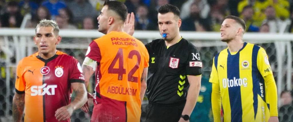 Árbitros del fútbol de Turquía son investigados por participar de apuestas deportivas en partidos de fútbol. Árbitros del fútbol de Turquía son investigados por participar de apuestas deportivas en partidos de fútbol.