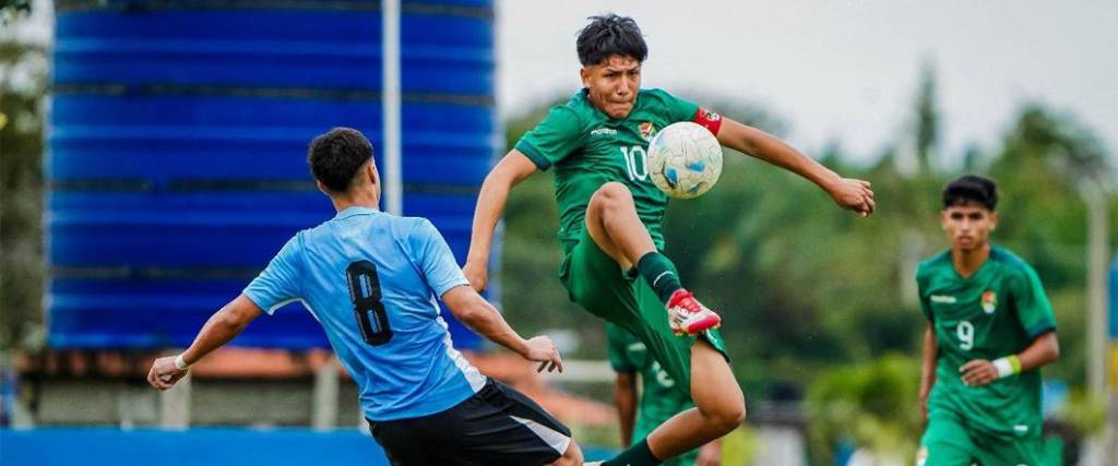 El combinado nacional perdió ante Uruguay, en el primer partido amistoso que disputó ante Uruguay. El combinado nacional perdió ante Uruguay, en el primer partido amistoso que disputó ante Uruguay.