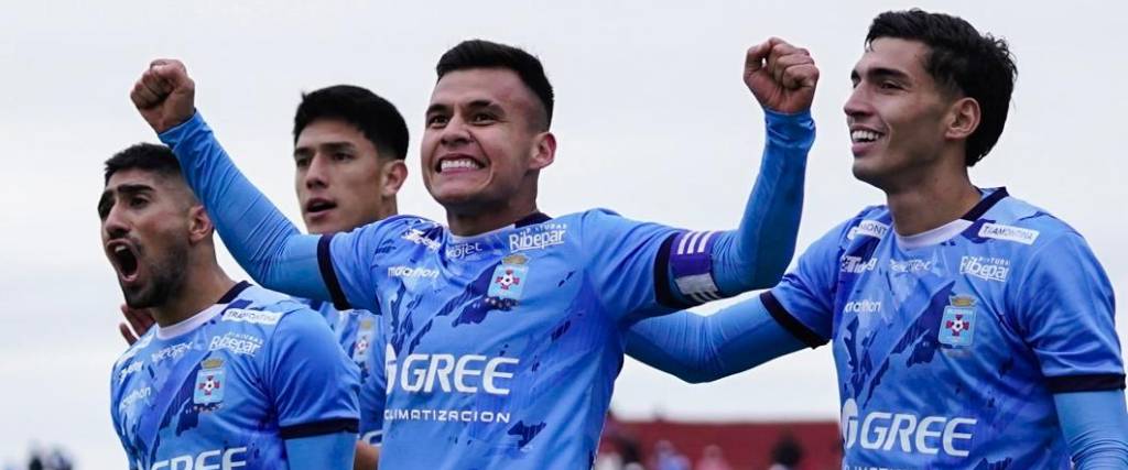 Moisés Villarroel marcó el único tanto del compromiso para Blooming ante FC Universitario. Moisés Villarroel marcó el único tanto del compromiso para Blooming ante FC Universitario.