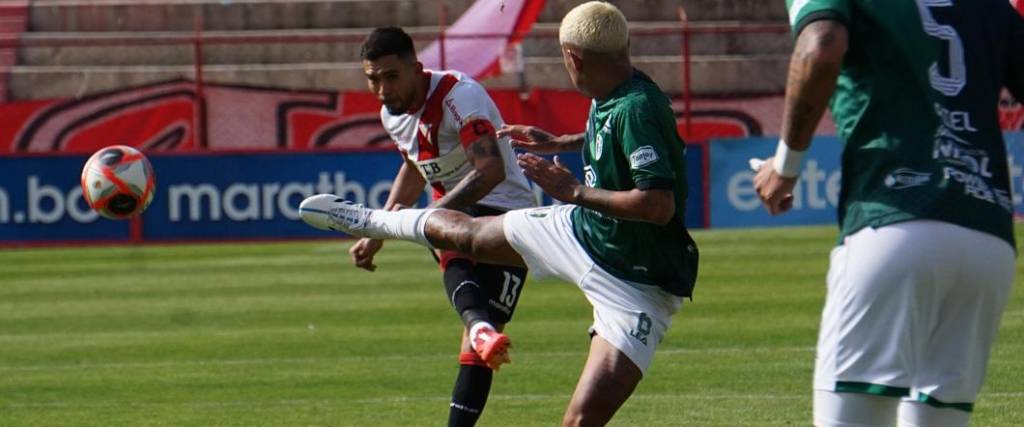 El conjunto alteño evitó su primera derrota en el torneo de la División Profesional tras igualar 1-1 en El Alto. El conjunto alteño evitó su primera derrota en el torneo de la División Profesional tras igualar 1-1 en El Alto.