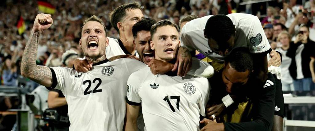 La selección alemana logró un triunfo por 3-1 para recuperarse de la derrota ante Eslovaquia. La selección alemana logró un triunfo por 3-1 para recuperarse de la derrota ante Eslovaquia.