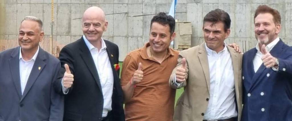 Las autoridades electas Rodrigo Paz y Edmand Lara compartieron con los presidentes de FIFA, Conmebol y FBF. Las autoridades electas Rodrigo Paz y Edmand Lara compartieron con los presidentes de FIFA, Conmebol y FBF.
