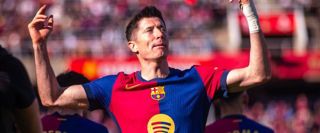 El delantero polaco es el goleador de la Liga de España con 25 goles. Volvió a entrenar tras dos semanas. El delantero polaco es el goleador de la Liga de España con 25 goles. Volvió a entrenar tras dos semanas.
