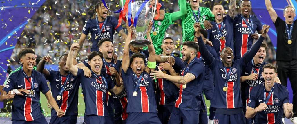 El PSG se coronó campeón de la Champions por primera vez en su historia tras vencer al Inter de Milán. El PSG se coronó campeón de la Champions por primera vez en su historia tras vencer al Inter de Milán.