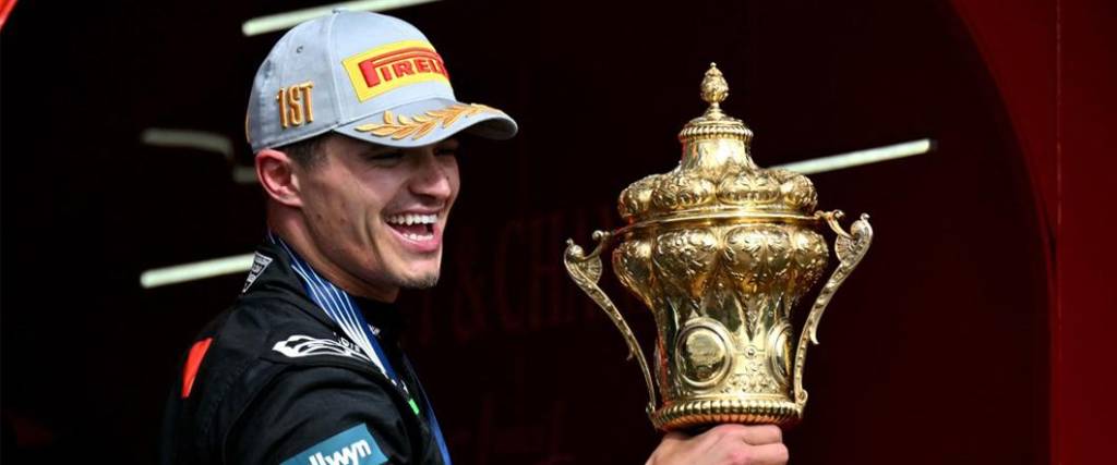 El piloto británico se impuso en su tierra, logrando el primer lugar por delante de Piastri en Silverstone El piloto británico se impuso en su tierra, logrando el primer lugar por delante de Piastri en Silverstone
