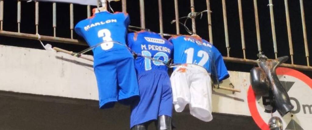 Los jugadores Marlon, William y Matheus Pereira fueron amenazados tras fallar penales ante América. Los jugadores Marlon, William y Matheus Pereira fueron amenazados tras fallar penales ante América.