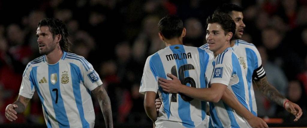 El atacante Julián Álvarez marcó el único tanto del compromiso en el estadio Nacional de Santiago. El atacante Julián Álvarez marcó el único tanto del compromiso en el estadio Nacional de Santiago.