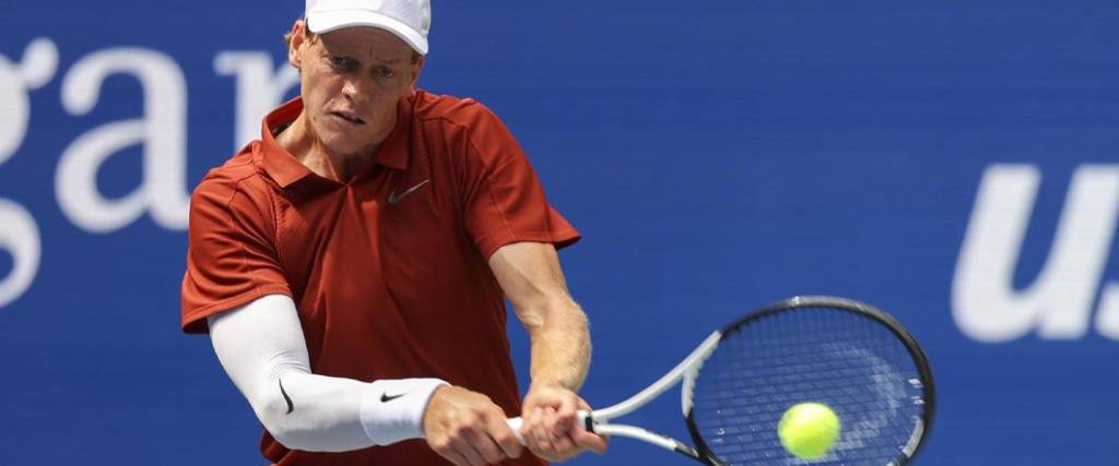 El tenista italiano logró una cómoda victoria ante el australiano Popyrin por 6-3, 6-2 y 6-2. El tenista italiano logró una cómoda victoria ante el australiano Popyrin por 6-3, 6-2 y 6-2.