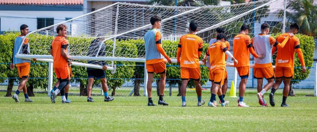 Los jugadores del primer plantel decidieron no entrenar hasta que la dirigencia cumpla con el pago de salarios Los jugadores del primer plantel decidieron no entrenar hasta que la dirigencia cumpla con el pago de salarios