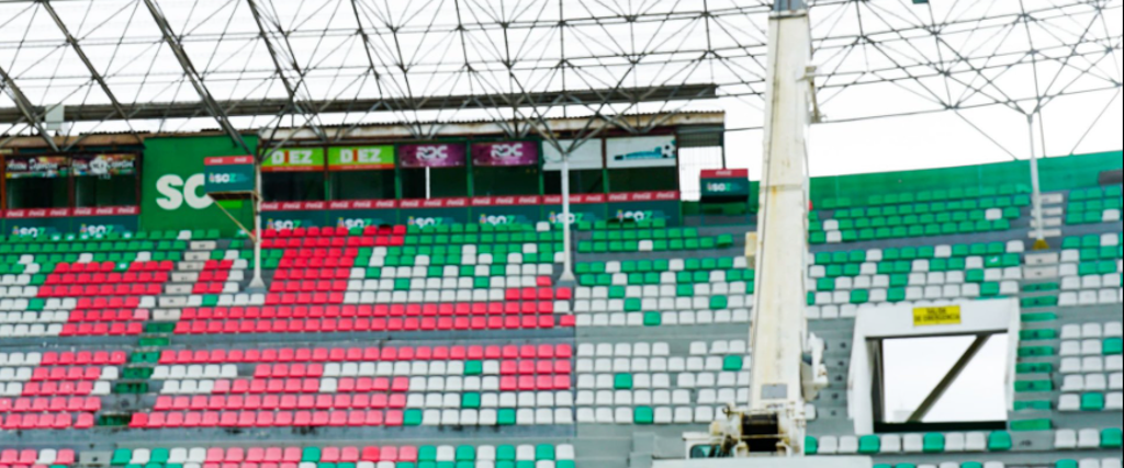 Los trabajos continuan en el estadio Tahuichi Los trabajos continuan en el estadio Tahuichi