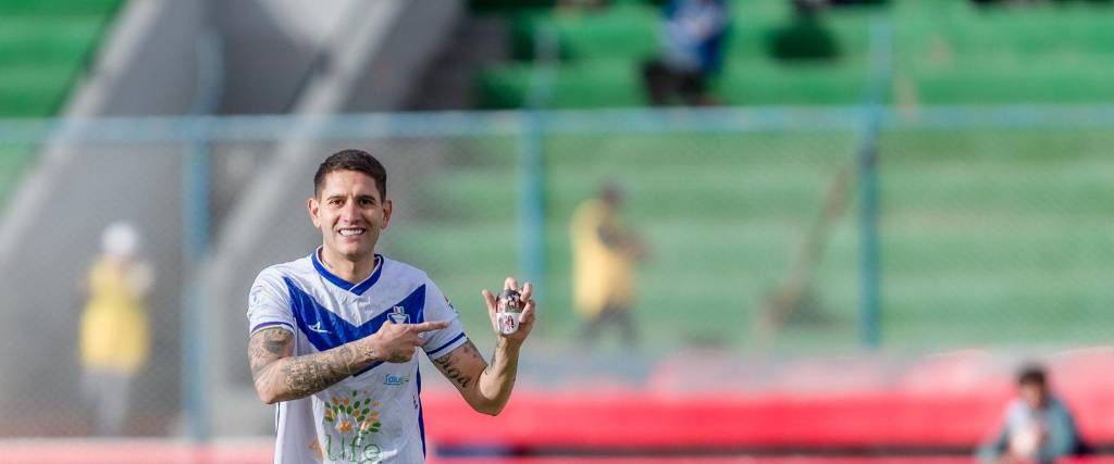 El argentino Joel López celebra el único tanto del encuentro. El argentino Joel López celebra el único tanto del encuentro.