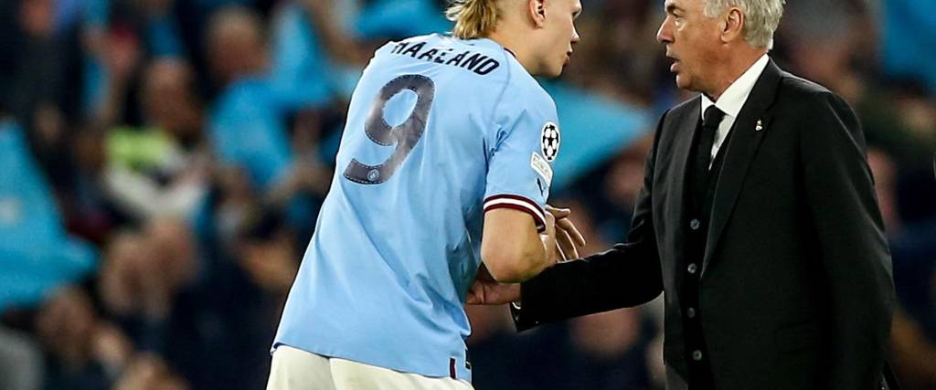 Carlo Ancelotti, DT del Real Madrid, saluda a Erling Haaland, estrella del Manchester City Carlo Ancelotti, DT del Real Madrid, saluda a Erling Haaland, estrella del Manchester City
