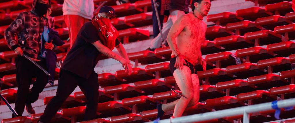 El miércoles por la noche se registró violencia en el encuentro que disputaban Independiente y la U de Chile El miércoles por la noche se registró violencia en el encuentro que disputaban Independiente y la U de Chile