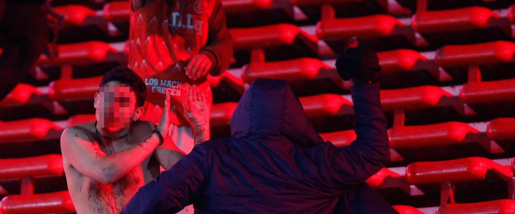 Hinchas de Independiente y Universidad de Chile se enfrentaron Hinchas de Independiente y Universidad de Chile se enfrentaron