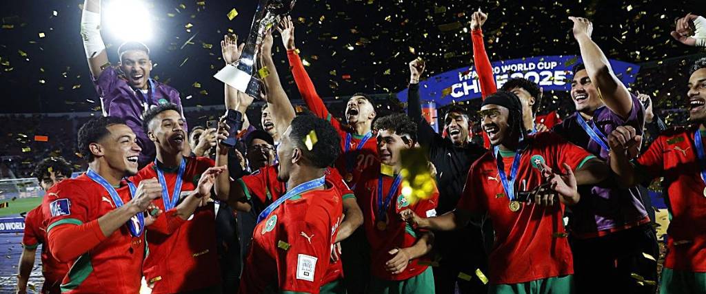 El cuadro marroquí celebra tras ganar la final de la Copa Mundial Sub-20 frente a Argentina. El cuadro marroquí celebra tras ganar la final de la Copa Mundial Sub-20 frente a Argentina.